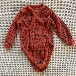 L'oved Baby onesie 0-3Mo orange alphabet print